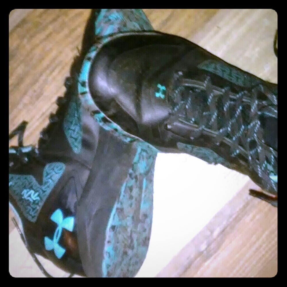 Under Amor Hightop Basketball Shoes